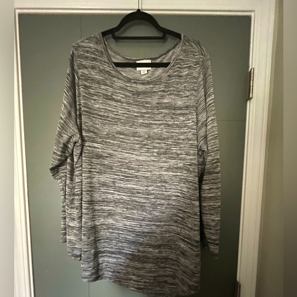 Grey striped shirt with asymmetrical bottom. Size 3X.